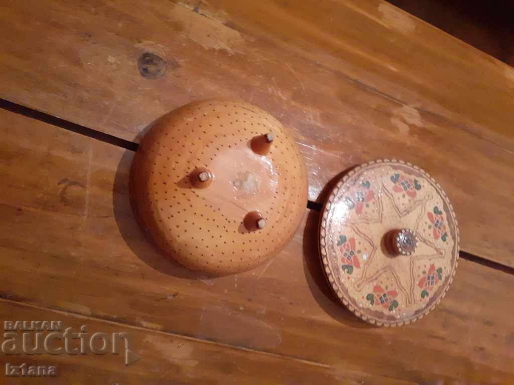 Delivery of Old wooden bowl, bowl Delivery of Old wooden bowl, bowl