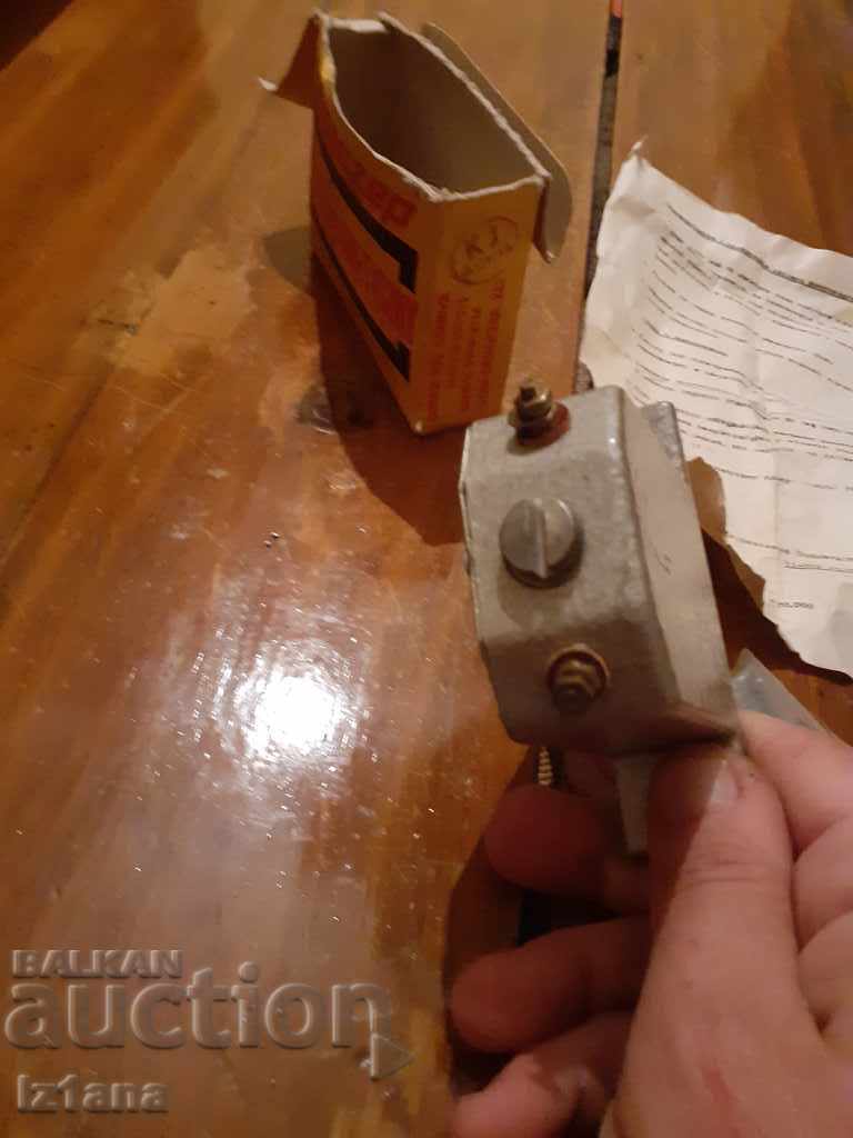 Παράδοση Παλιά ηλεκτρομαγνητική κλειδαριά Παράδοση Παλιά ηλεκτρομαγνητική κλειδαριά