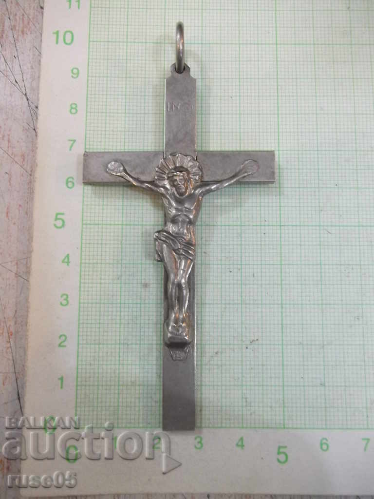 Cruce cu crucifixul din metal alb - 27,67 g.