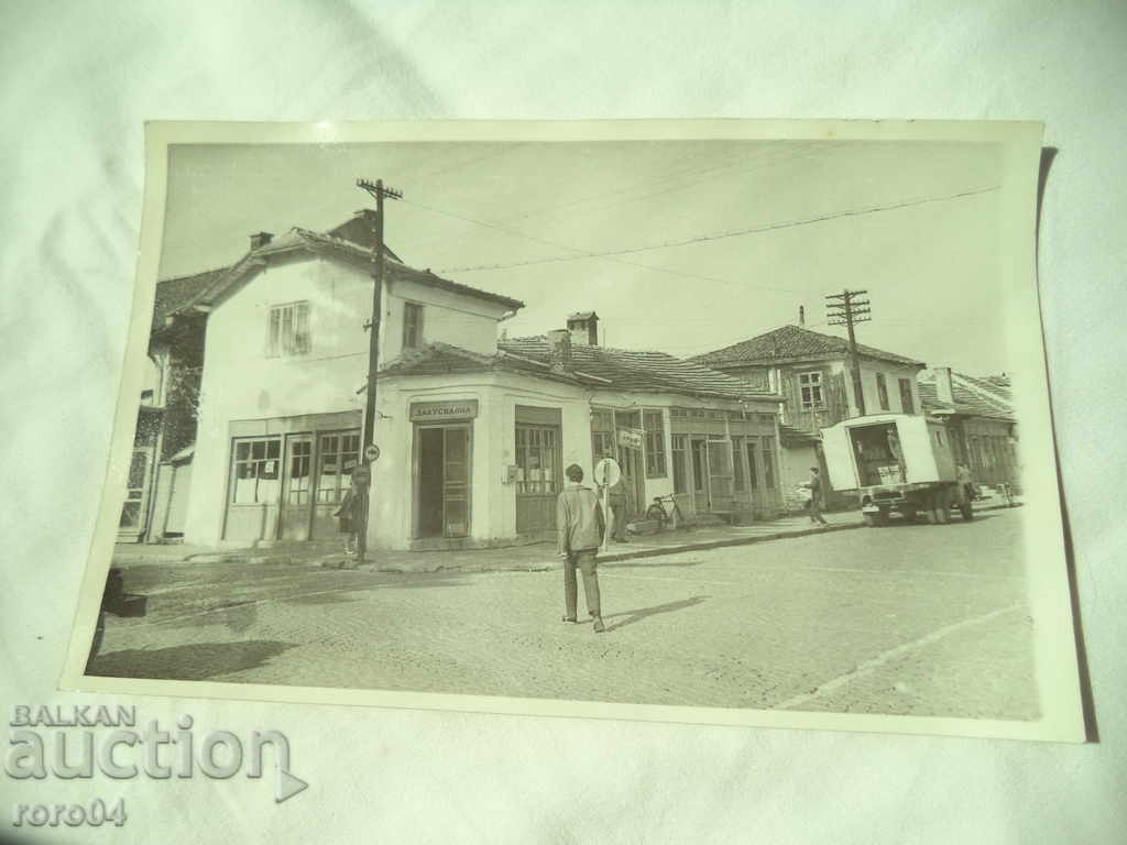 SAMOKOV - BREAKFAST - NEAR / UNDER THE BIG FOUNTAIN - 7 SAMOKOV - BREAKFAST - NEAR / UNDER THE BIG FOUNTAIN - 7