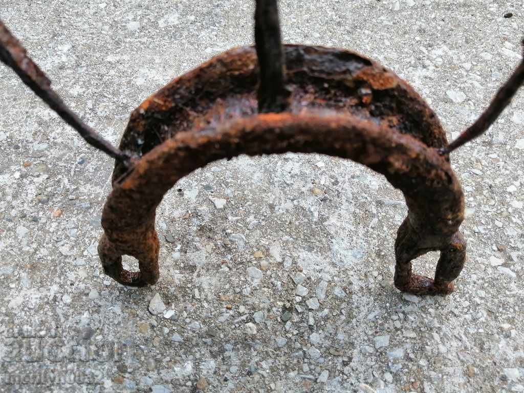 Δημοπρασία Μια αρχαία συσκευή για το μοσχάρι ενός γαϊδουριού Δημοπρασία Μια αρχαία συσκευή για το μοσχάρι ενός γαϊδουριού