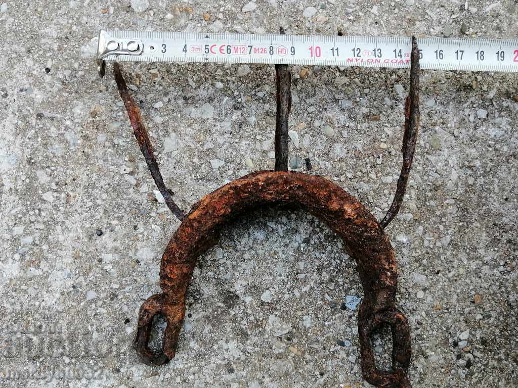 Παράδοση Μια αρχαία συσκευή για το μοσχάρι ενός γαϊδουριού Παράδοση Μια αρχαία συσκευή για το μοσχάρι ενός γαϊδουριού