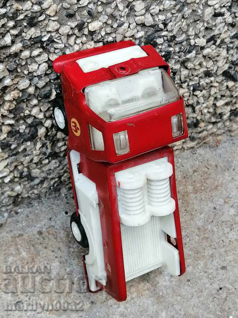 Auction A toy toy, a truck, a truck, a car, a car Auction A toy toy, a truck, a truck, a car, a car