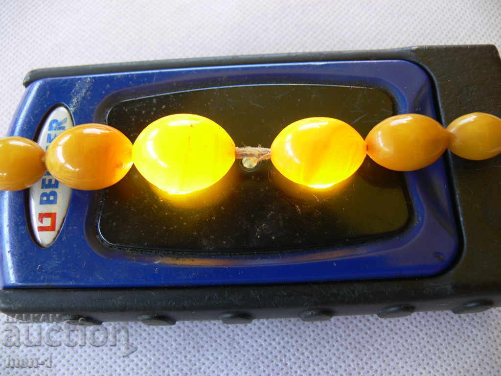 Auction OLD AMBER NECKLACE Auction OLD AMBER NECKLACE