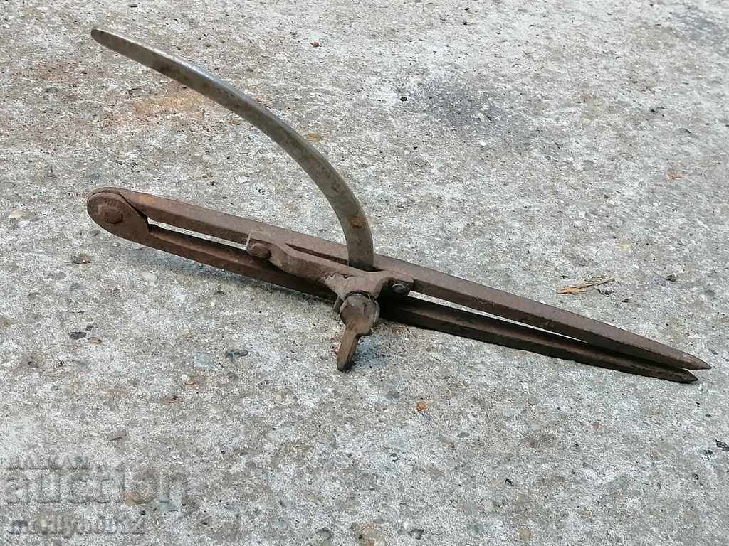 Licitație busolă veche pentru foi de metal