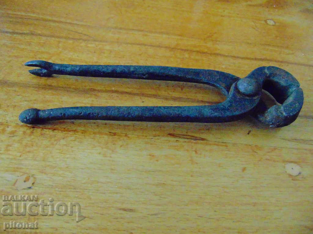 Antique tool curved pliers with price 30.00 BGN | € 15.34