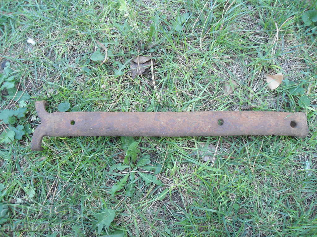 Old wrought iron with price 4.00 BGN | € 2.05 Old wrought iron with price 4.00 BGN | € 2.05