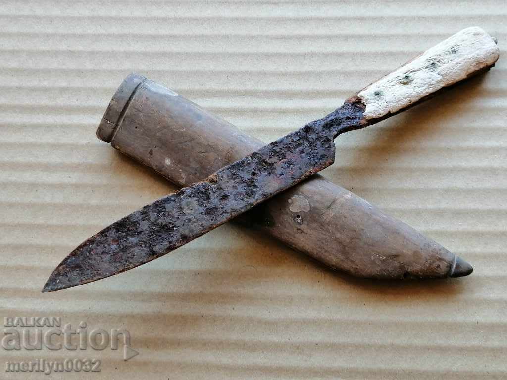 Παλαιός οθωμανικός τύπος μαχαιριού με λεπίδα γροθιάς στιλέτου