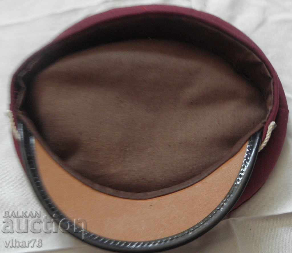 Delivery of Old student hat Delivery of Old student hat