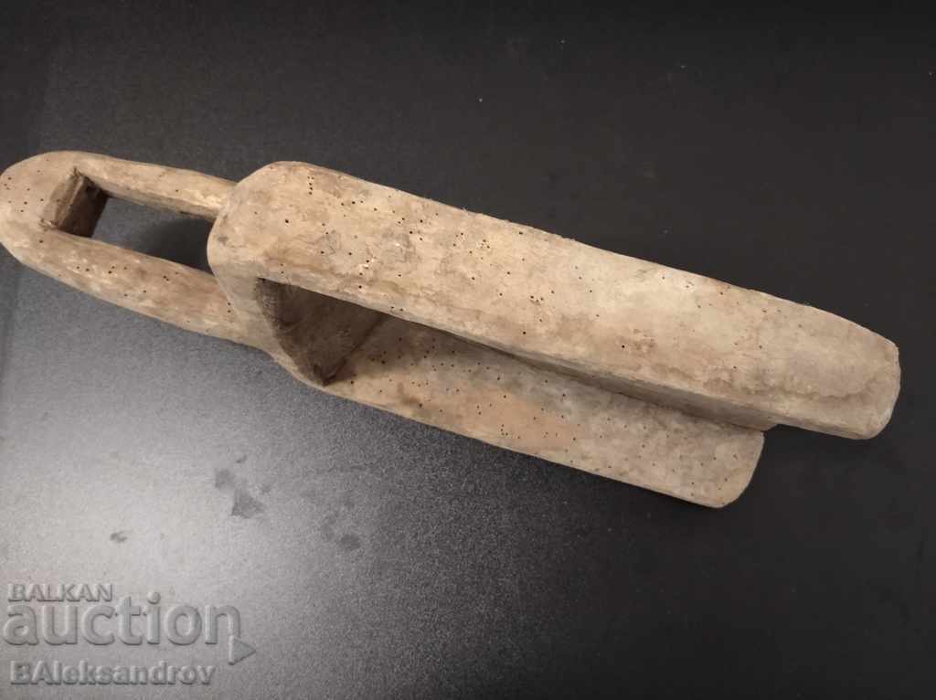 Auction  An old wooden shovel