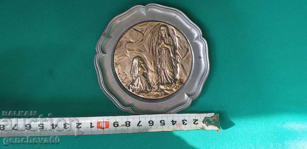 Delivery of Metal wall plate TAIRAC/signature