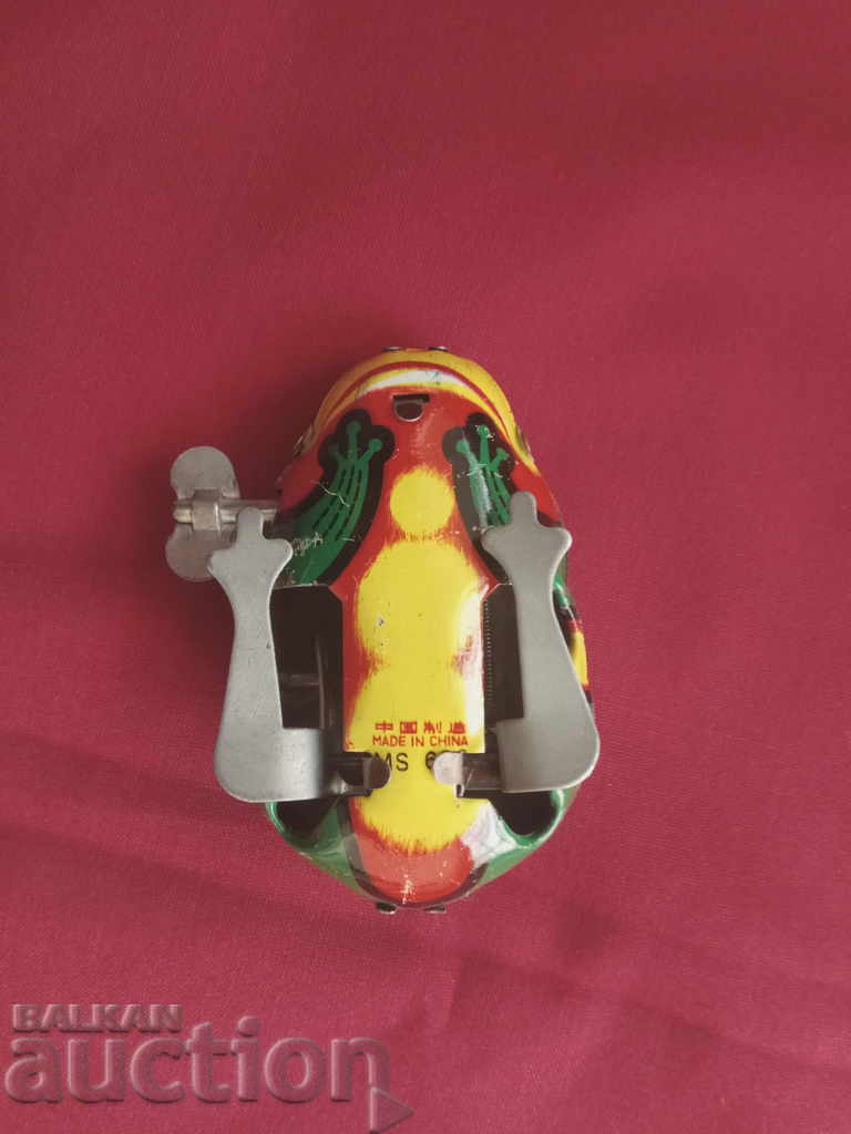 Livrarea Broască țopăitoare metalică din tablă Livrarea Broască țopăitoare metalică din tablă