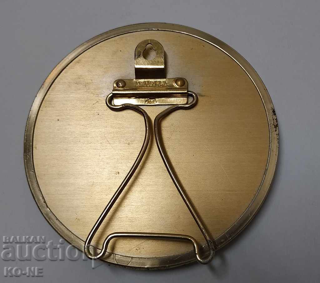 Delivery of LENIN DESKTOP PLAQUE Delivery of LENIN DESKTOP PLAQUE