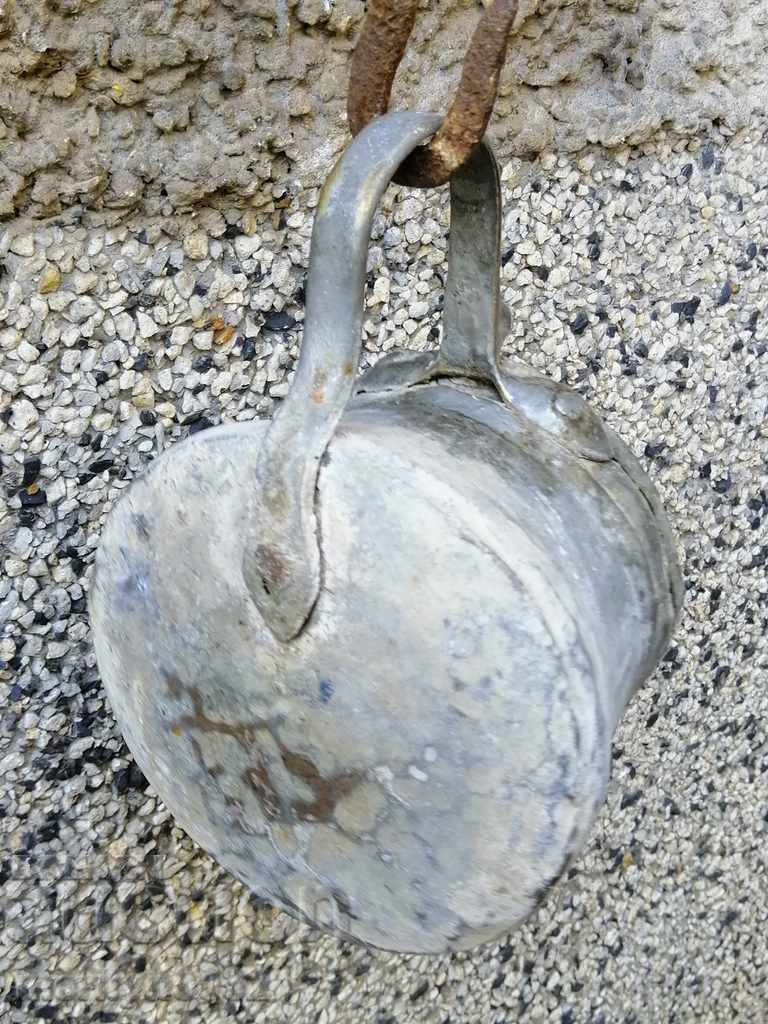 Auction An old tinned mane, a pit, a baker, a boiler, a pot, and a hybrid Auction An old tinned mane, a pit, a baker, a boiler, a pot, and a hybrid