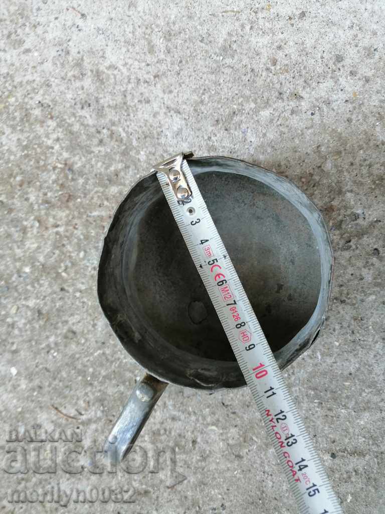Delivery of An old tinned mane, a pit, a baker, a boiler, a pot, and a hybrid Delivery of An old tinned mane, a pit, a baker, a boiler, a pot, and a hybrid