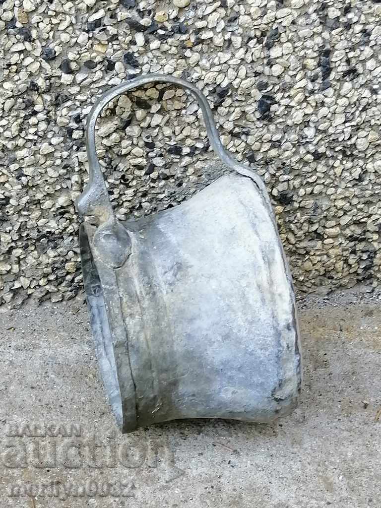 An old tinned mane, a pit, a baker, a boiler, a pot, and a hybrid - 5 An old tinned mane, a pit, a baker, a boiler, a pot, and a hybrid - 5