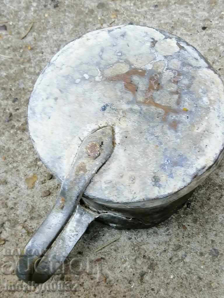 An old tinned mane, a pit, a baker, a boiler, a pot, and a hybrid - 6 An old tinned mane, a pit, a baker, a boiler, a pot, and a hybrid - 6