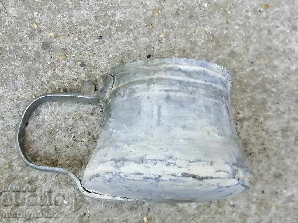 An old tinned mane, a pit, a baker, a boiler, a pot, and a hybrid - 7 An old tinned mane, a pit, a baker, a boiler, a pot, and a hybrid - 7