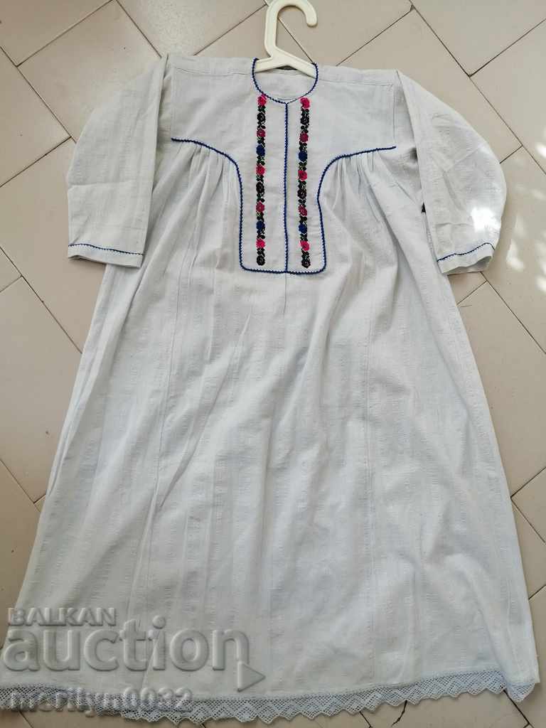 Cămașă bătrână broderie manuală chenar șezlong costum sukman