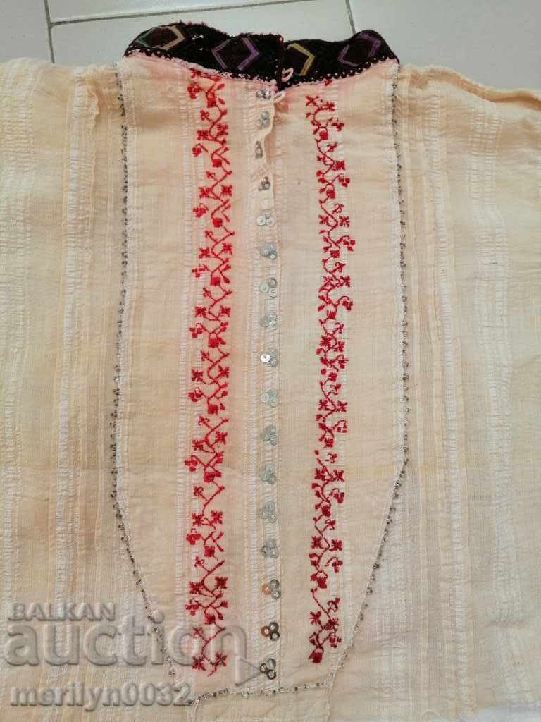 Cămașă bătrână broderie manuală chenar șezlong costum sukman