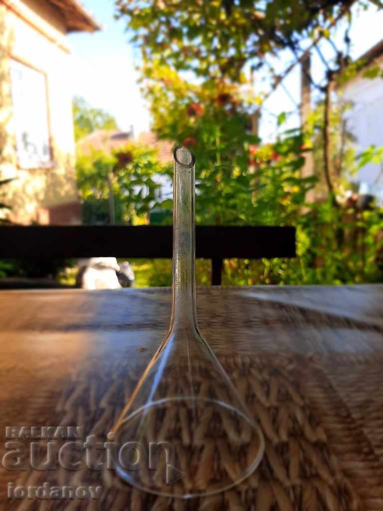 Auction Glass funnel. Auction Glass funnel.