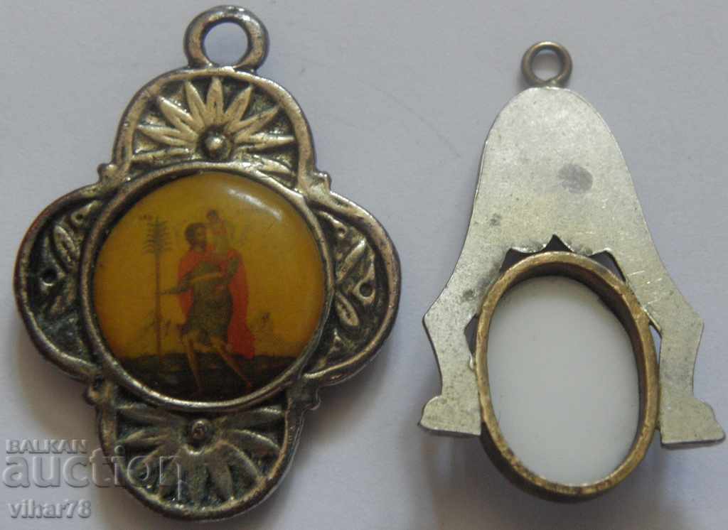 Delivery of two cross medallions Delivery of two cross medallions