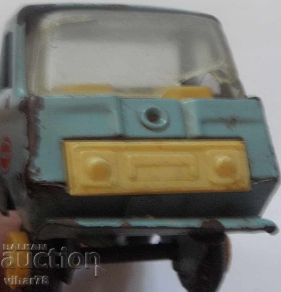 Auction  sheet metal toy-TRUCK