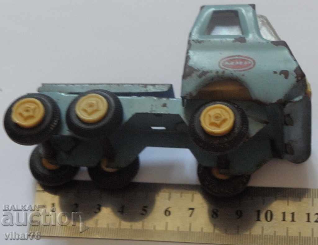 Доставка на ламаринена играчка-КАМИОН