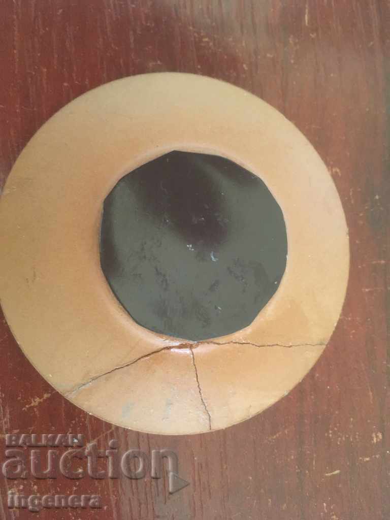 Auction  ICON-MAGNET CERAMIC PLATE