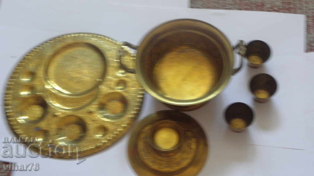 Delivery of sugar bowl with cups and trays Delivery of sugar bowl with cups and trays