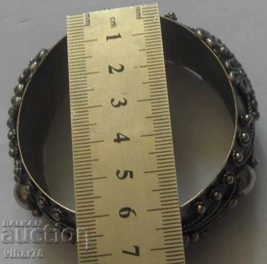 Licitație brățară