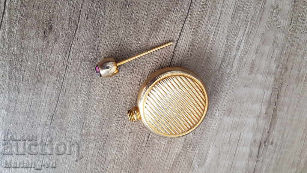 Delivery of An old perfume bottle