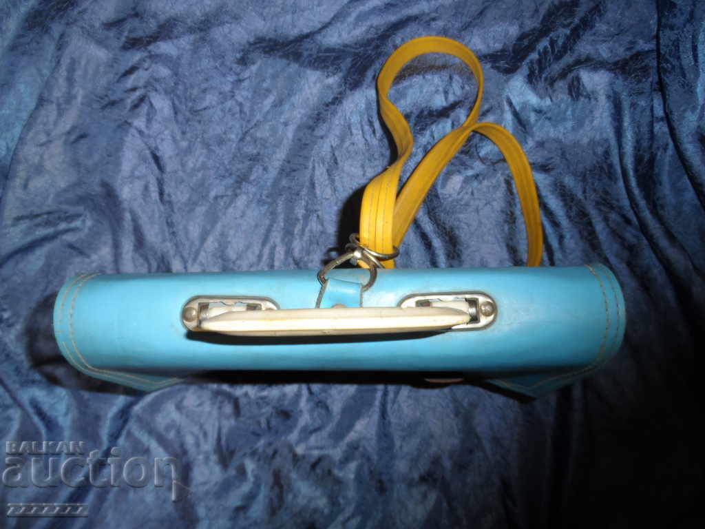 Licitație geanta de scoala veche Licitație geanta de scoala veche