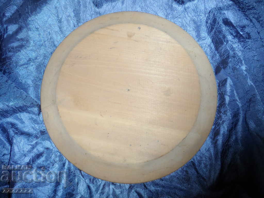 Аукцион чиния за стена