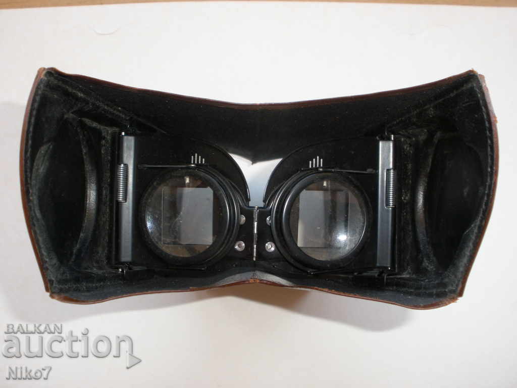 Παράδοση Παλαιό, διοφθαλμικό μεγεθυντικό φακό "ROLLEI F&H". Παράδοση Παλαιό, διοφθαλμικό μεγεθυντικό φακό "ROLLEI F&H".