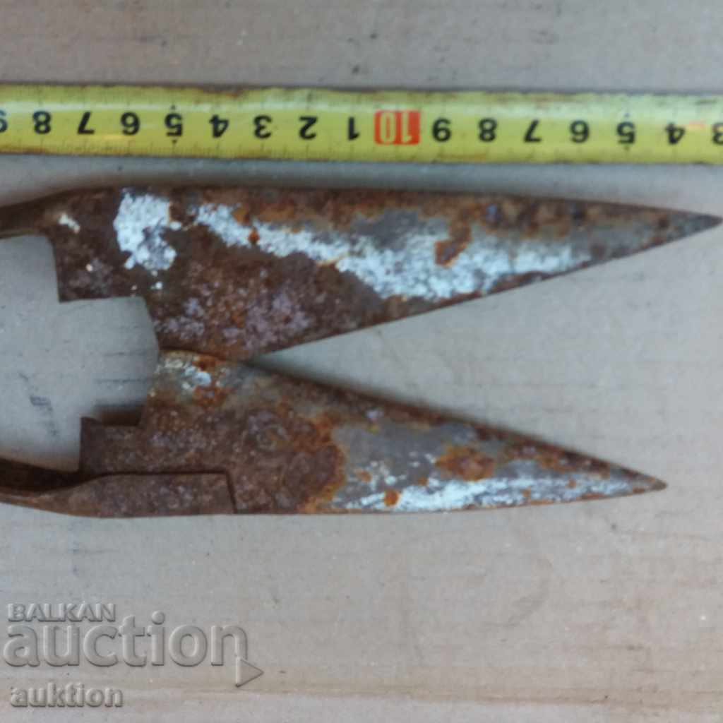 STAR HORSES HANDLE FOR SHEEPING THE SHEEP with price 2.99 BGN | € 1.53 STAR HORSES HANDLE FOR SHEEPING THE SHEEP with price 2.99 BGN | € 1.53