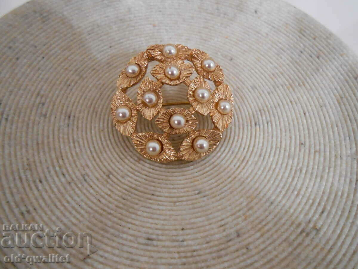 BROOCH very interesting and beautiful with price 50.00 BGN | € 25.56 BROOCH very interesting and beautiful with price 50.00 BGN | € 25.56