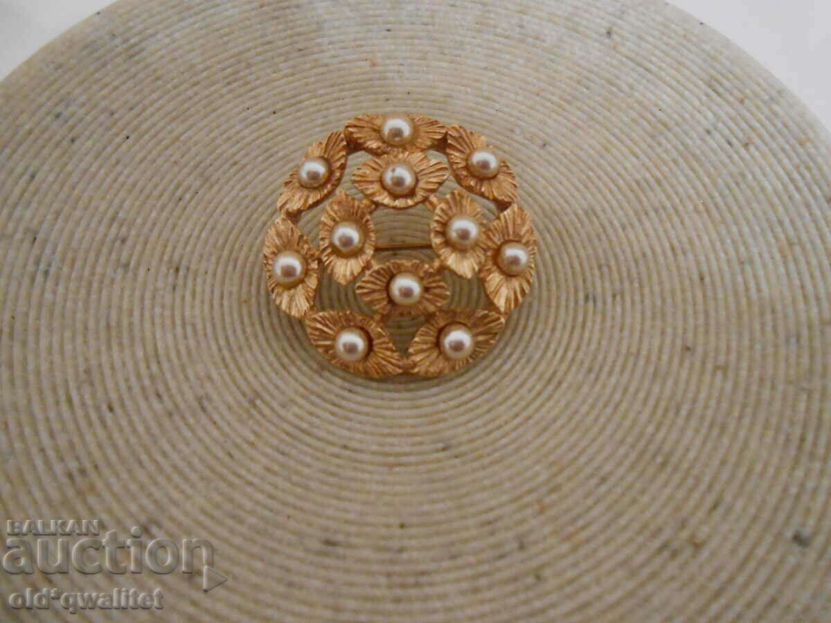 BROOCH very interesting and beautiful BROOCH very interesting and beautiful