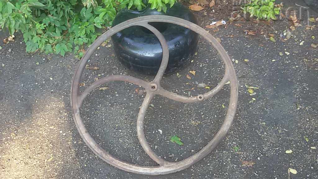 antique large metal flywheel 19th century with price 145.00 BGN | € 74.14 antique large metal flywheel 19th century with price 145.00 BGN | € 74.14