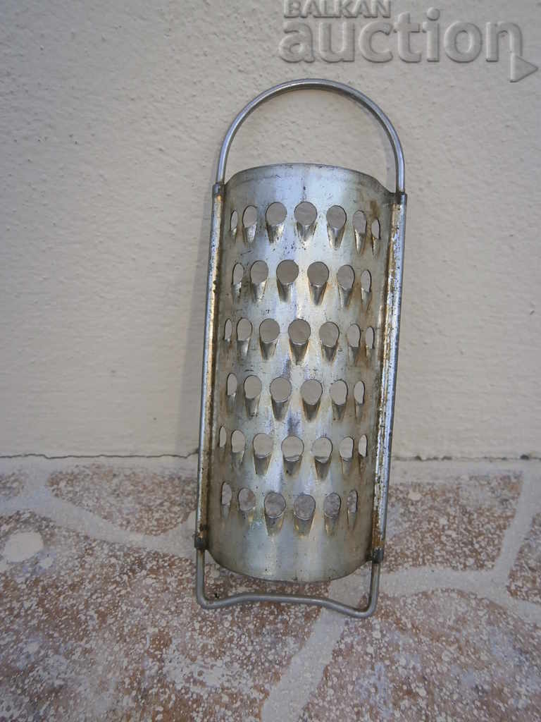 mini grater vintage home appliance with price 11.00 BGN | € 5.62 mini grater vintage home appliance with price 11.00 BGN | € 5.62