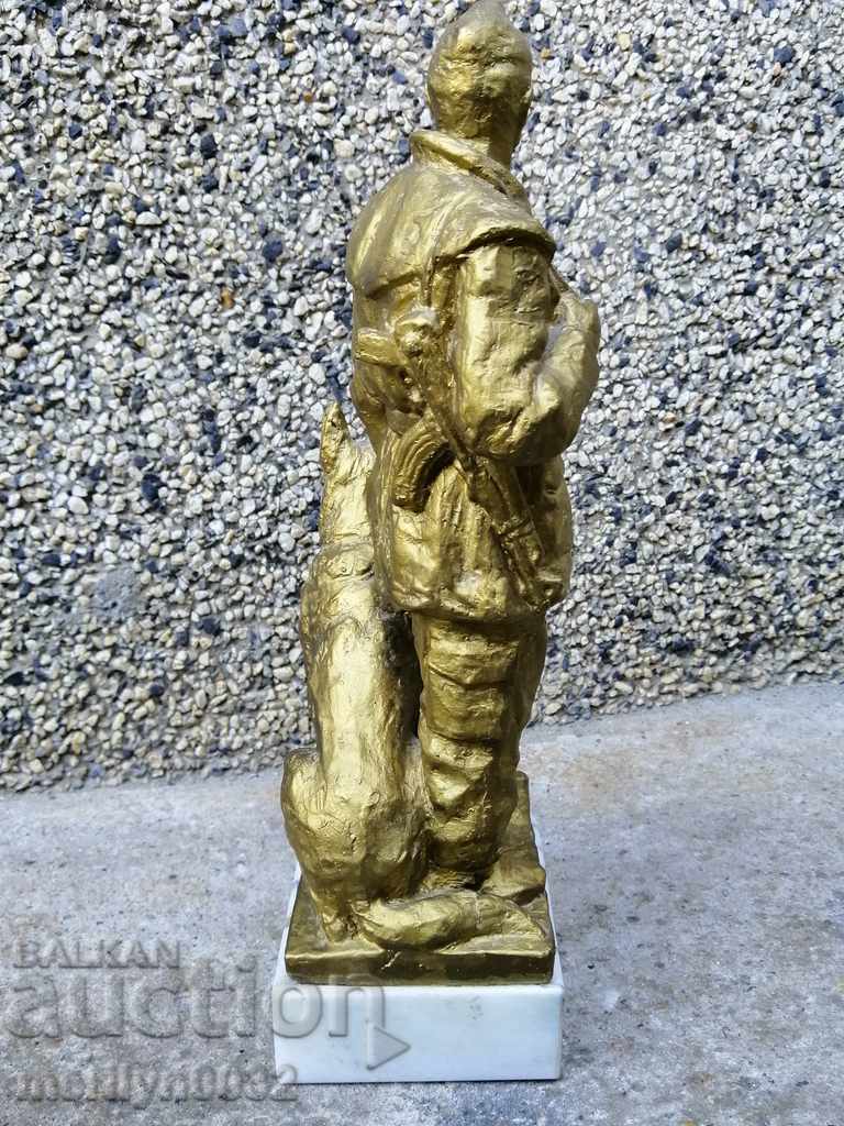 Аукцион Скулптура Граничар с куче социалистически реализъм НРБ БНА Аукцион Скулптура Граничар с куче социалистически реализъм НРБ БНА