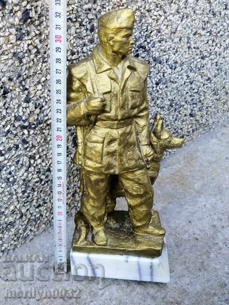 Доставка на Скулптура Граничар с куче социалистически реализъм НРБ БНА Доставка на Скулптура Граничар с куче социалистически реализъм НРБ БНА