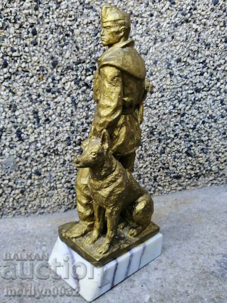Скулптура Граничар с куче социалистически реализъм НРБ БНА - 5 Скулптура Граничар с куче социалистически реализъм НРБ БНА - 5
