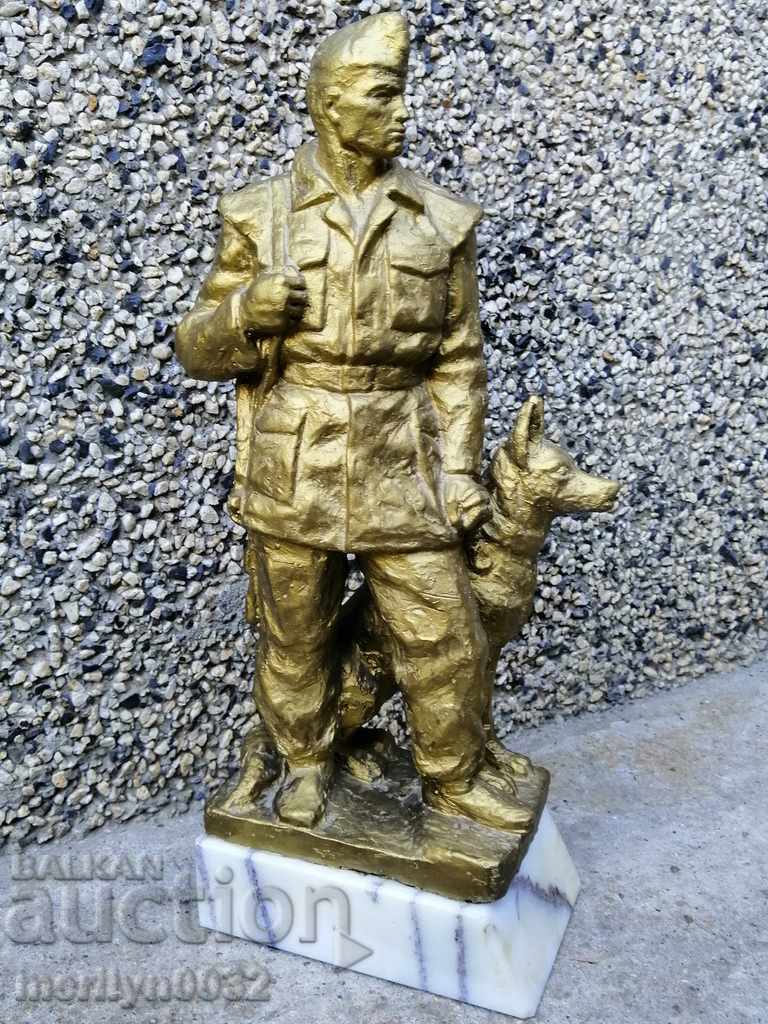 Скулптура Граничар с куче социалистически реализъм НРБ БНА Скулптура Граничар с куче социалистически реализъм НРБ БНА