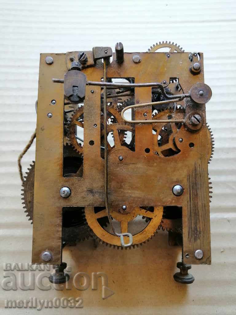 Mecanismul unui ceas de perete vechi Funcționează cu preț 78.00 BGN | € 39.88 Mecanismul unui ceas de perete vechi Funcționează cu preț 78.00 BGN | € 39.88