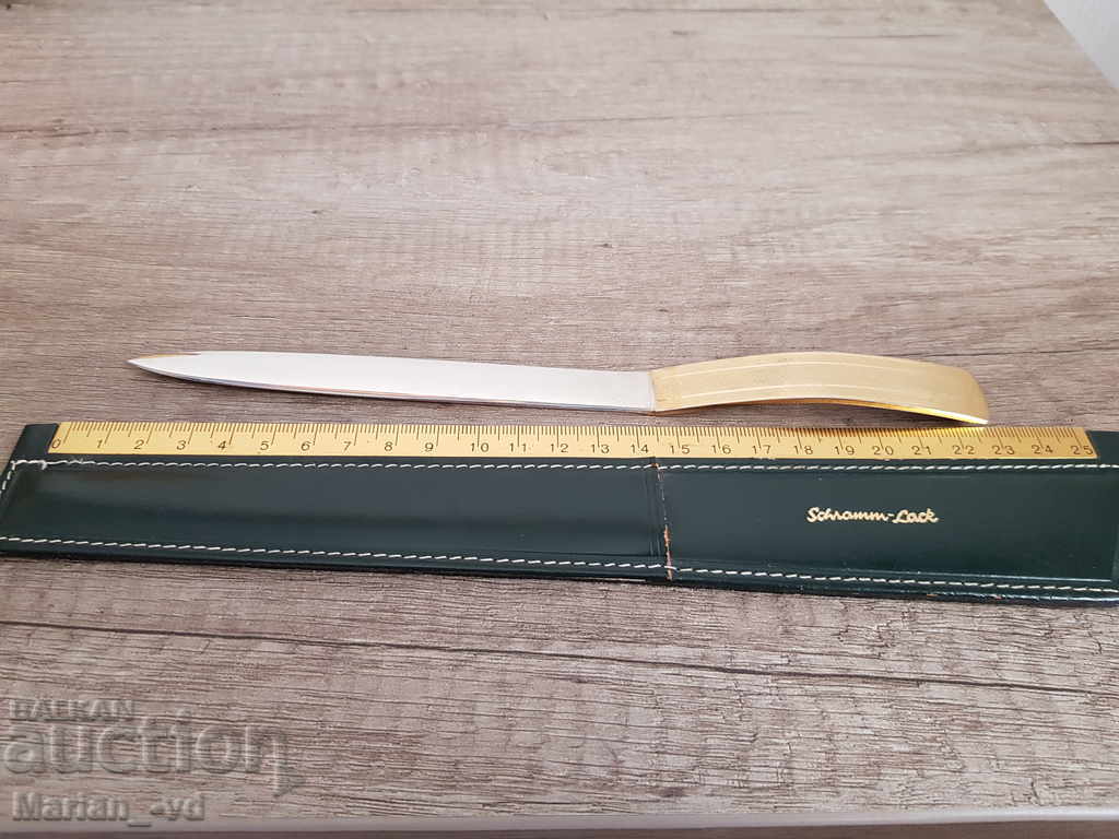 Γράμμα μαχαίρι σε δερμάτινη θήκη με χάλκινο χάρακα με τιμή 30.00 BGN | € 15.34 Γράμμα μαχαίρι σε δερμάτινη θήκη με χάλκινο χάρακα με τιμή 30.00 BGN | € 15.34