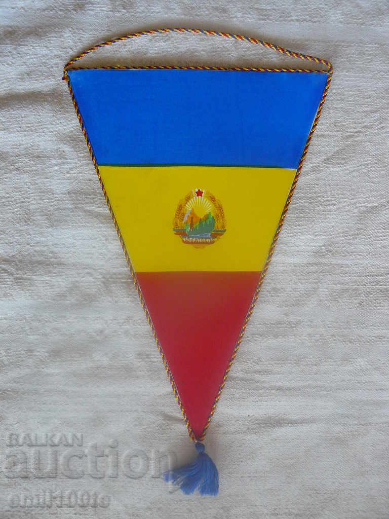 Auction Flag and badge Romania FAR Federatia Aeronautica Romana Auction Flag and badge Romania FAR Federatia Aeronautica Romana