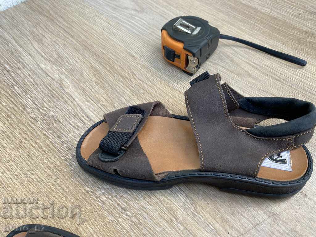 Livrarea 10329. SANDALE DE PIELE COPII VECHI NEUTILIZATE FRANȚA