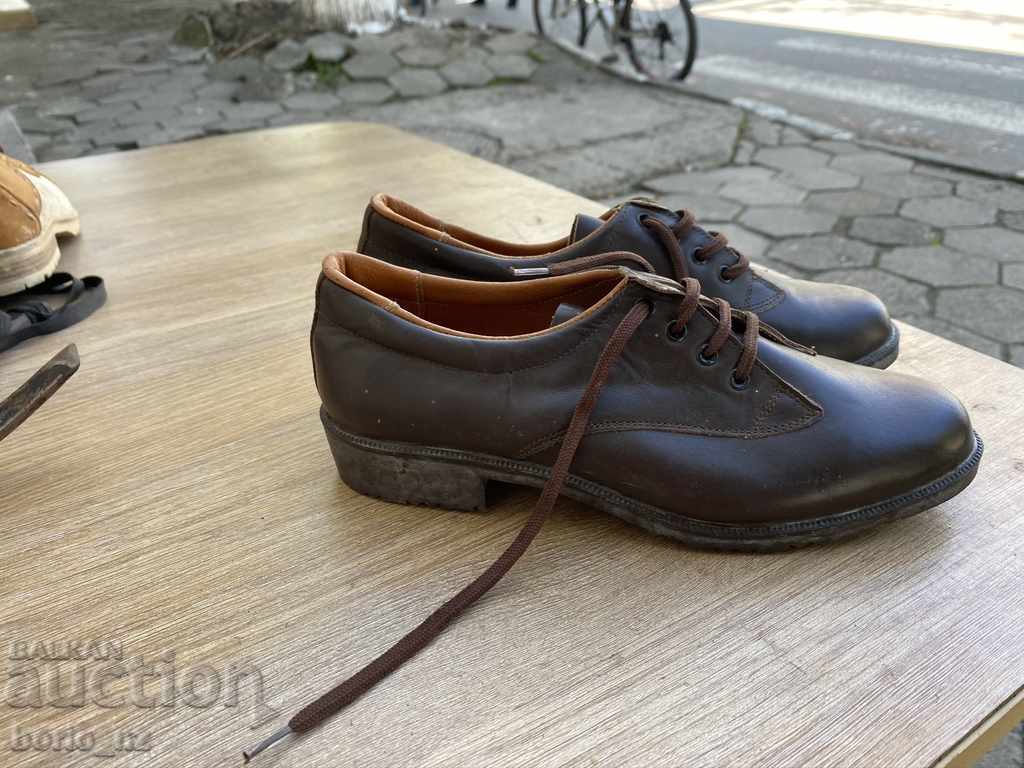 10336. OLD LEATHER SHOES UNUSED with price 25.00 BGN | € 12.78 10336. OLD LEATHER SHOES UNUSED with price 25.00 BGN | € 12.78