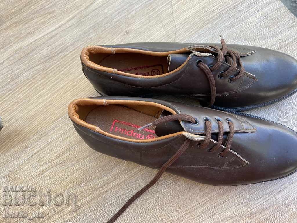 Auction 10336. OLD LEATHER SHOES UNUSED Auction 10336. OLD LEATHER SHOES UNUSED